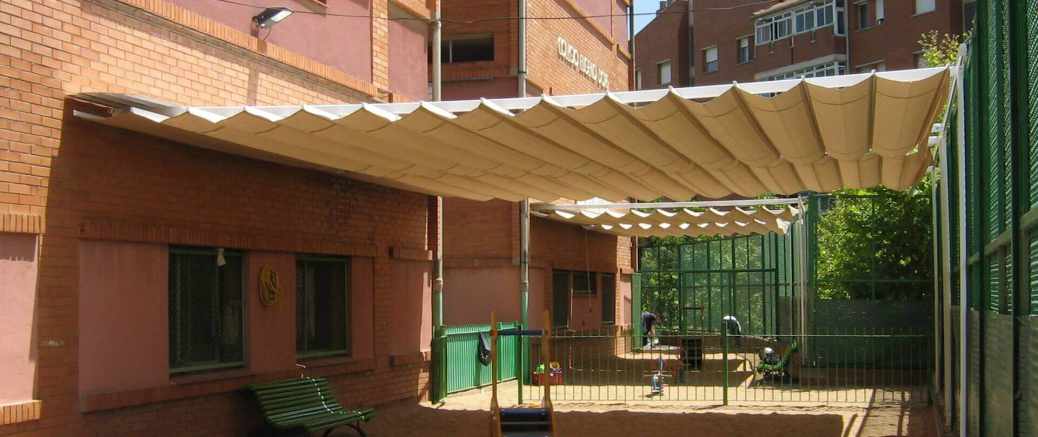 Toldos para colegios: Protección solar segura y duradera para espacios escolares